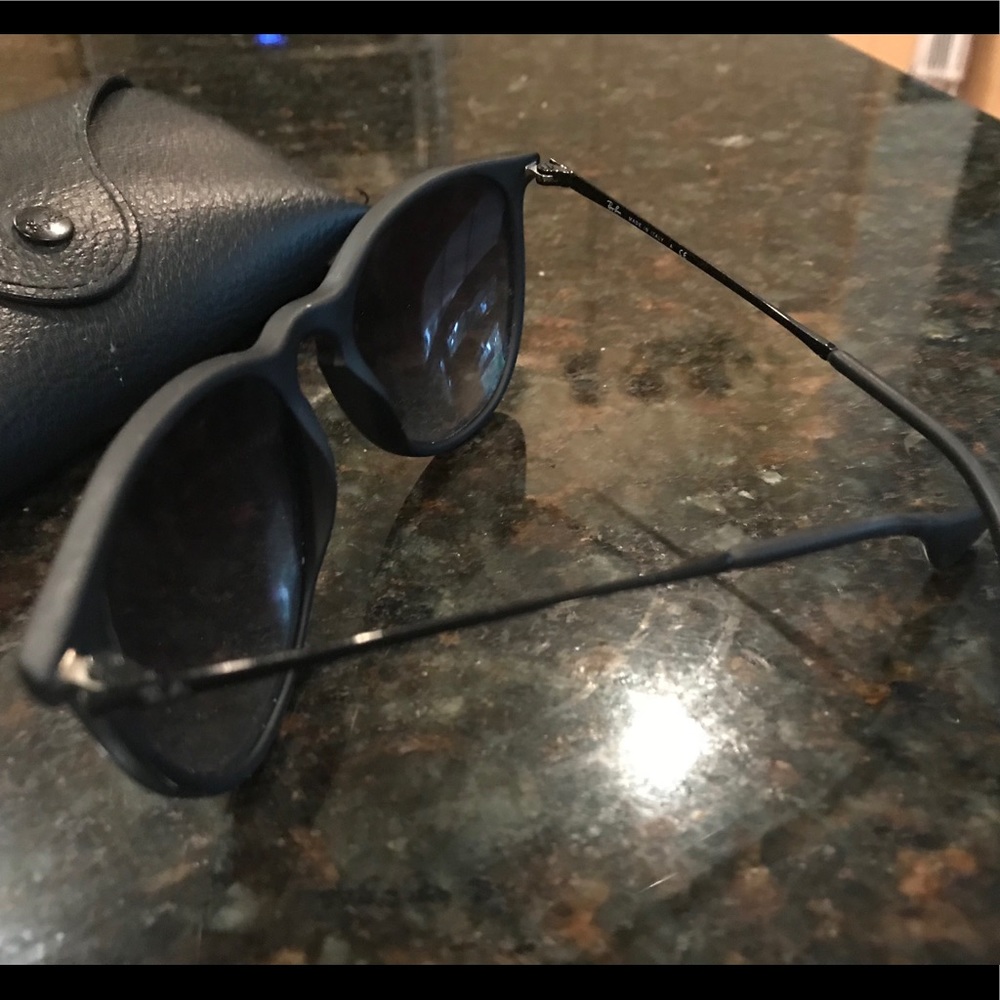 RAY BANS 😎 - Picture 3 of 4